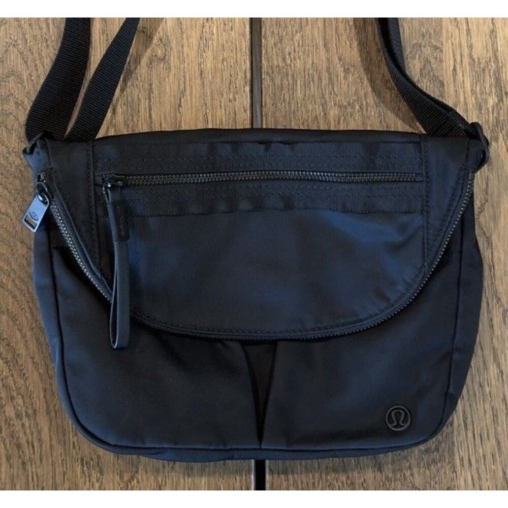 Lululemon Festival Bag II 5L Black Nylon Crossbody Shoulder Purse Handbag Travel